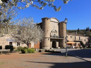 Depuis plusieurs années maintenant, la Chartreuse accueille des visiteurs l'été pour faire découvrir l'histoire du site. ©Saint-Étienne